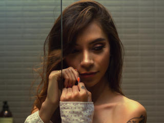 Chat erotic with ValeRodriguez, this Sexy teen 18+