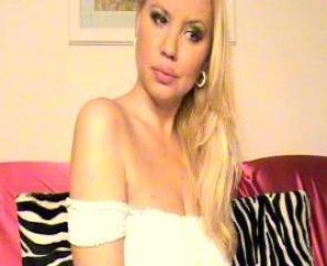 LauraLuv - chat online exciting with this Sexy babes with large ta tas 