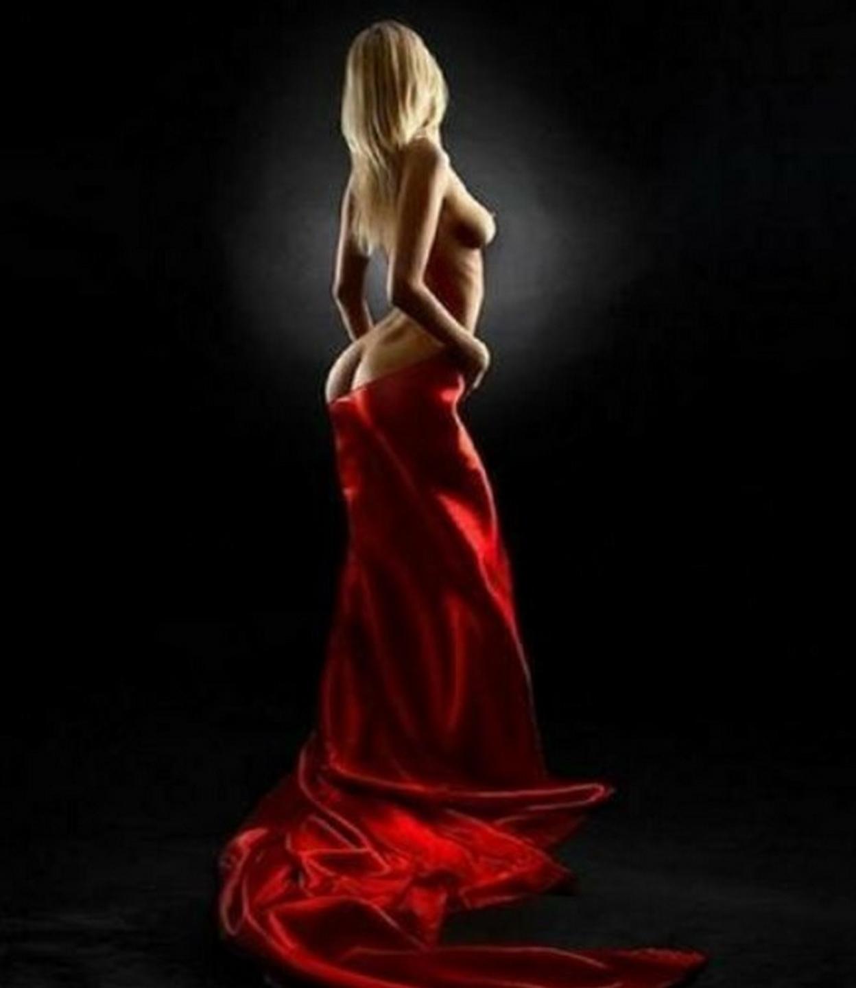 голая девушка в красном платье фото фото 34