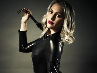 MayraTheQueen - Chat live sex with a athletic build Dominatrix 