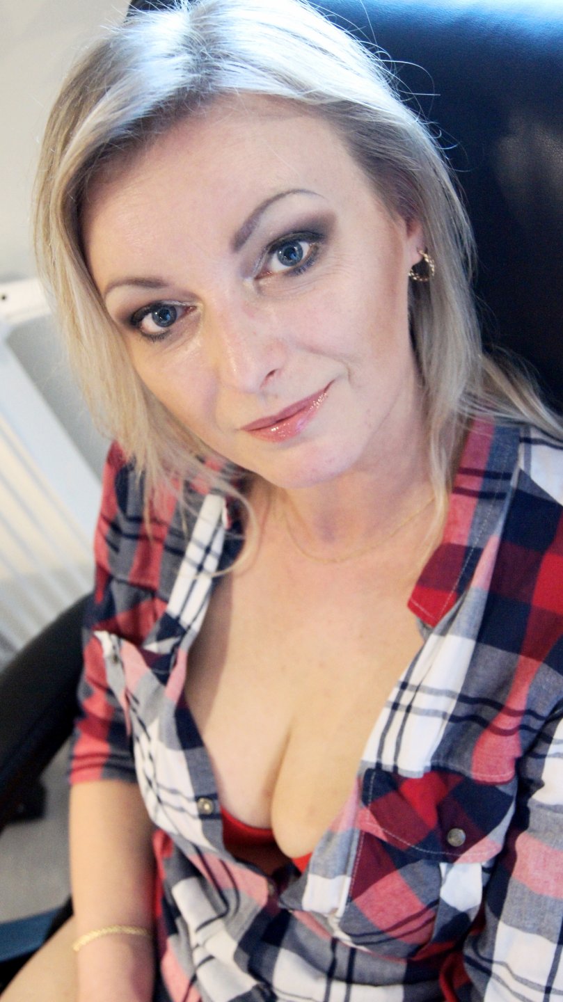 Käyttäjän XLovelyVanessa kuumat kuvat ja videot.