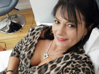 Webcam x with CrystalXBlack, a black hair shaved vagina hot lady ...