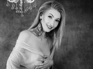 Chat hot with LadyLea, this athletic body being from Europe hairy ...