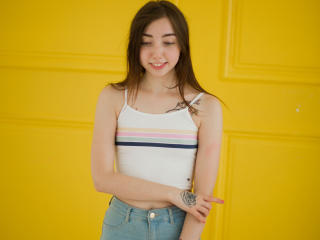 Webcam sex with JuliaPeach, a XXx teen 18+