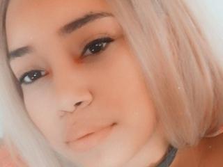 candymilkhot - Live sex cam - 8592344